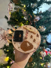 Load image into Gallery viewer, Gingerbread snowglobe